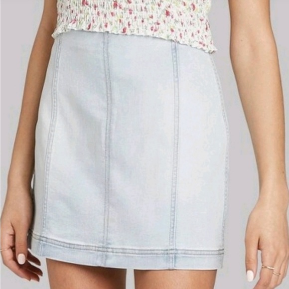 Wild Fable Light Wash Seamed Denim Mini Skirt Size 14 NWT - Picture 2 of 6